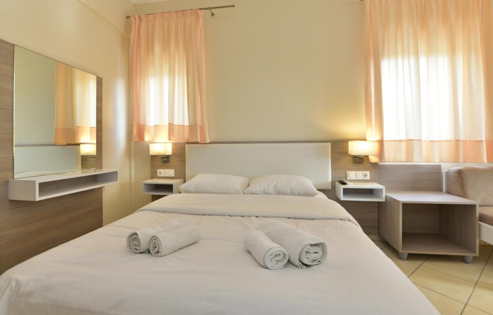 Flisvos Rooms Palaiochora Exteriör bild